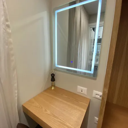Petite Maison Hermes Center Отель