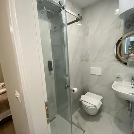 Petite Maison Hermes Center Szálloda Tirana