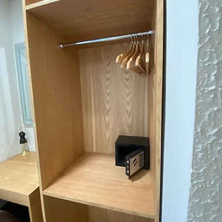 Petite Maison Hermes Center 3* 地拉那