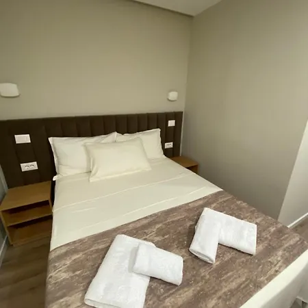 Petite Maison Hermes Center