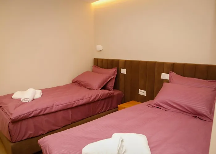 Petite Maison Hermes Center 3* Tirana