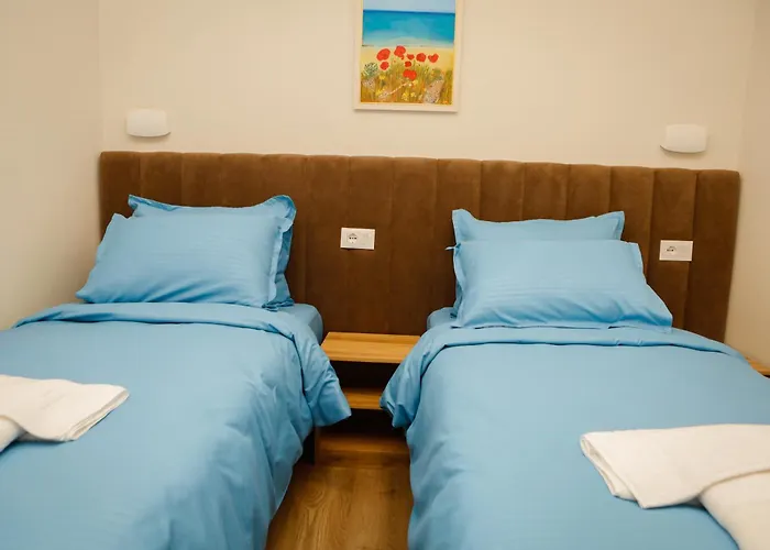 Petite Maison Hermes Center 地拉那