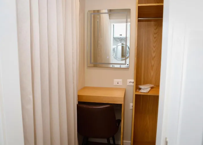 Petite Maison Hermes Center 地拉那