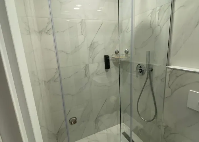 Hotel Petite Maison Hermes Center 3*