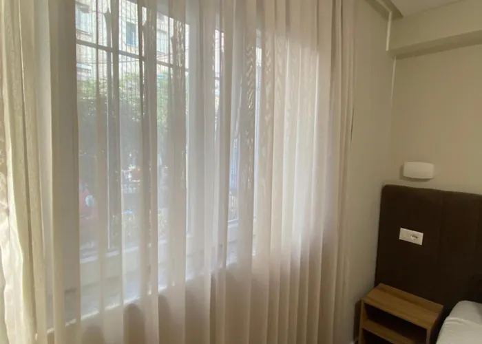 Petite Maison Hermes Center 3*