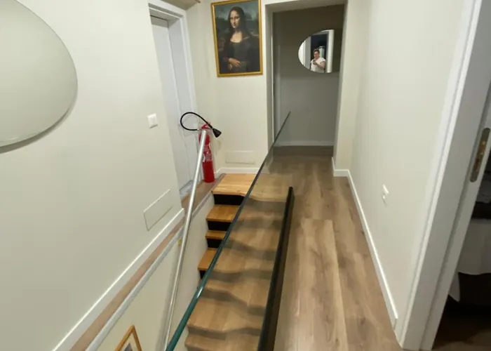 Petite Maison Hermes Center 酒店 地拉那