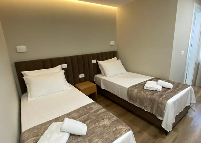 Petite Maison Hermes Center 地拉那