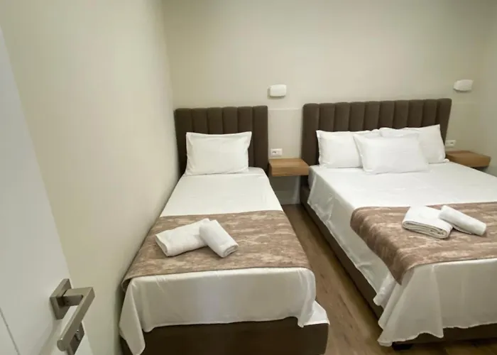 Petite Maison Hermes Center 地拉那